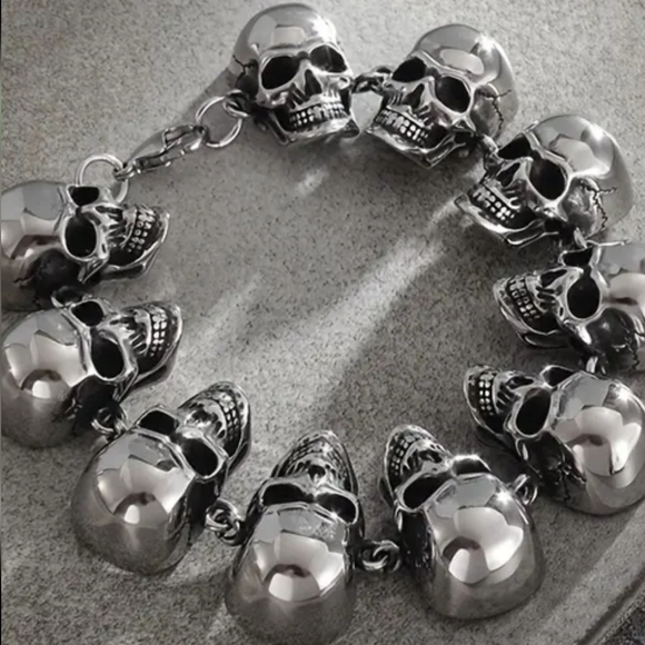 New! MEN'S 10 Skull Link Bracelet. 8" - Picture 3 of 6